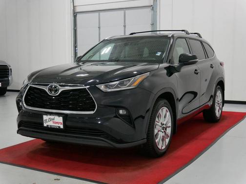 Midnight Black Metallic 2022 Toyota Highlander Limited
