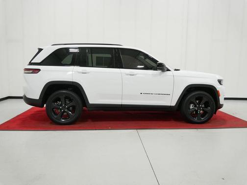 Bright White Clearcoat 2023 Jeep Grand Cherokee Limited