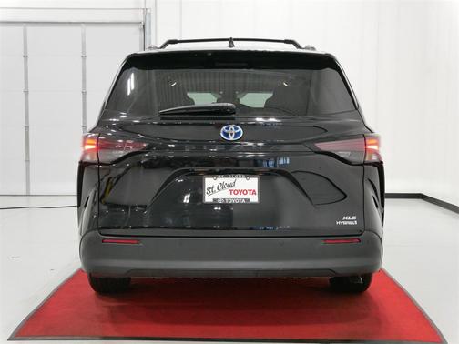 2024 Toyota Sienna XLE 8 Passenger