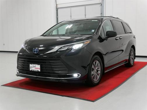 2024 Toyota Sienna XLE 8 Passenger