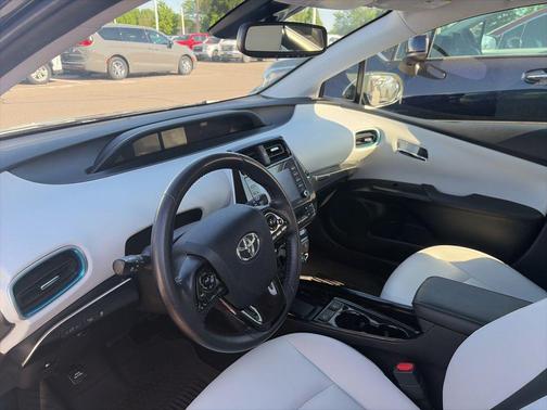 Midnight Black Metallic 2022 Toyota Prius XLE