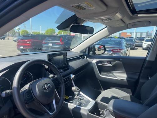 2022 Toyota RAV4 Hybrid XLE