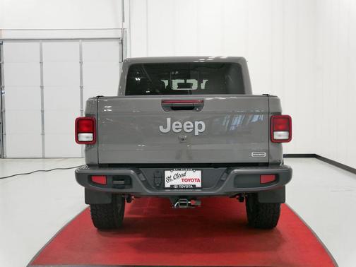 2022 Jeep Gladiator Overland