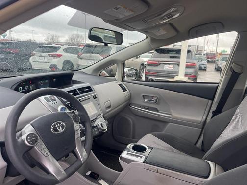 2017 Toyota Prius v Three