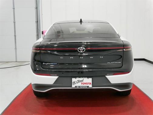 2025 Toyota Crown Platinum