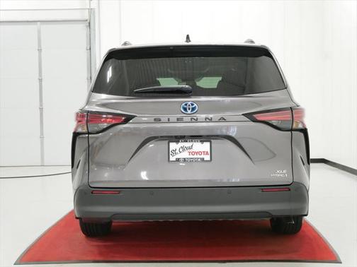 2021 Toyota Sienna XLE 8 Passenger