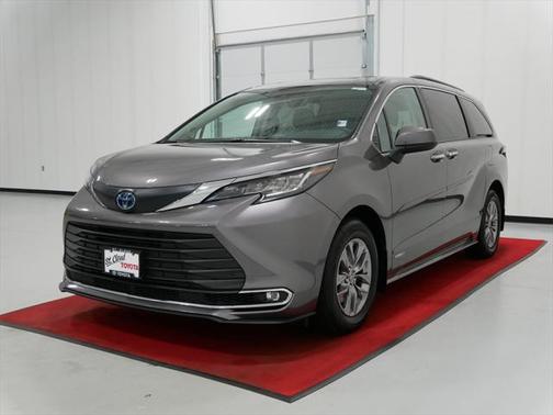 2021 Toyota Sienna XLE 8 Passenger