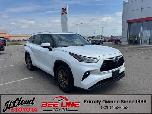 Wind Chill Pearl 2022 Toyota Highlander Hybrid XLE