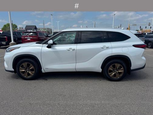 Wind Chill Pearl 2022 Toyota Highlander Hybrid XLE