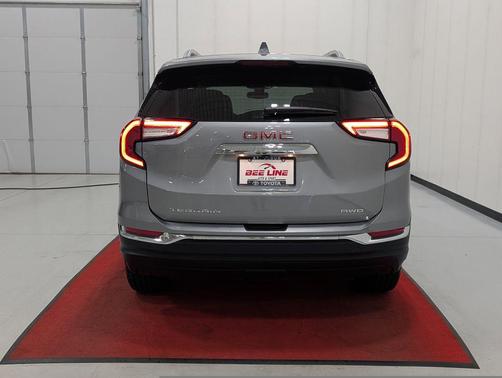 Sterling Metallic 2024 GMC Terrain SLT