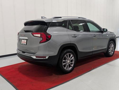 Sterling Metallic 2024 GMC Terrain SLT