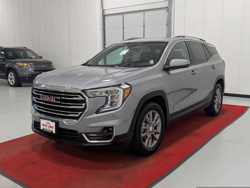 Sterling Metallic 2024 GMC Terrain SLT
