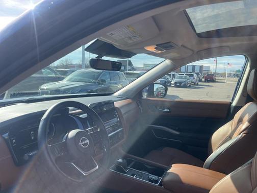 2024 Nissan Pathfinder Platinum 4WD