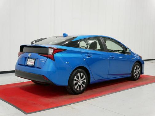 2021 Toyota Prius XLE