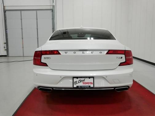 2017 Volvo S90 T6 Momentum