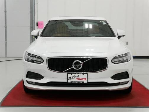 2017 Volvo S90 T6 Momentum