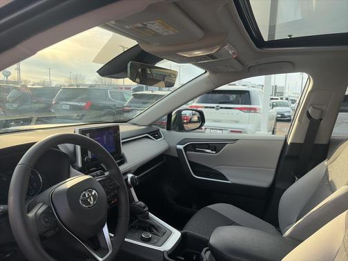 2025 Toyota RAV4 Hybrid XLE