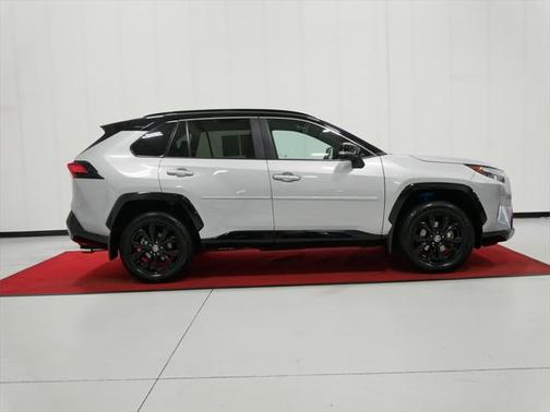 2022 Toyota RAV4 Hybrid SE