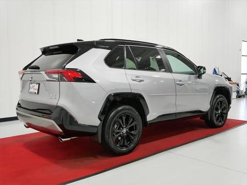 2022 Toyota RAV4 Hybrid SE