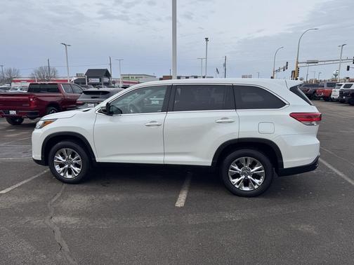 2019 Toyota Highlander LE I4