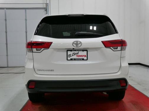2019 Toyota Highlander LE I4
