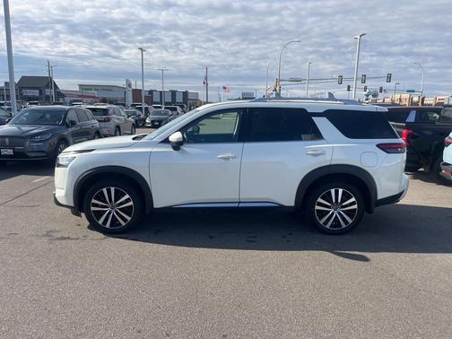 2024 Nissan Pathfinder Platinum 4WD