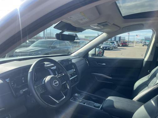 2024 Nissan Pathfinder Platinum 4WD