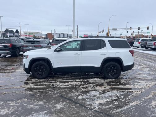 2023 GMC Acadia AWD AT4