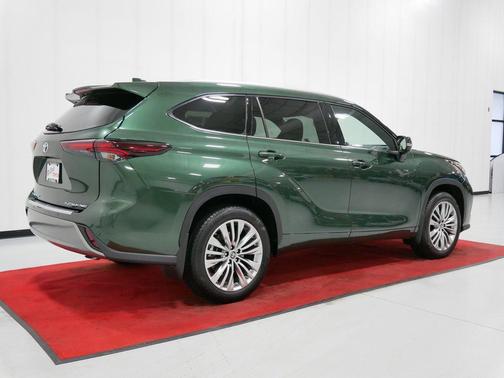2025 Toyota Highlander Platinum