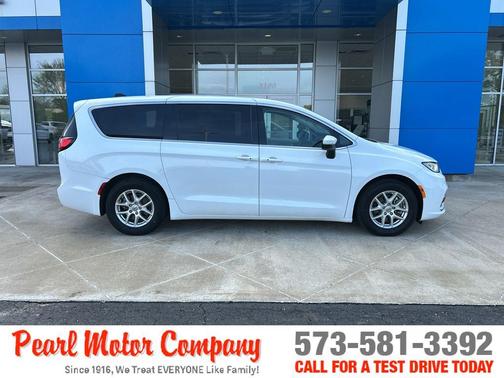 2023 Chrysler Pacifica Touring-L