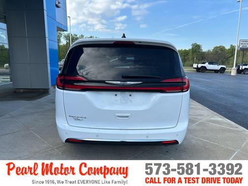 2023 Chrysler Pacifica Touring-L