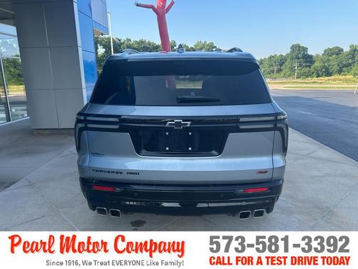 Sterling Gray Metallic 2025 Chevrolet Traverse RS