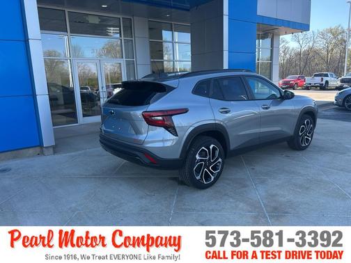 Sterling Gray Metallic 2026 Chevrolet Trax 2RS