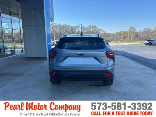 Sterling Gray Metallic 2026 Chevrolet Trax 2RS