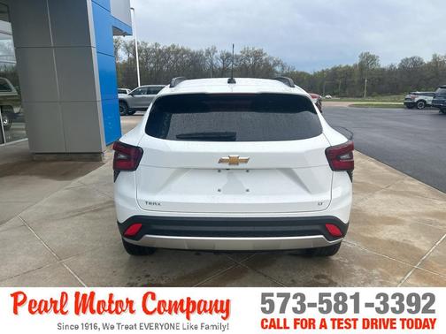 Summit White 2026 Chevrolet Trax LT