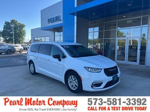Bright White Clearcoat 2024 Chrysler Pacifica Touring-L