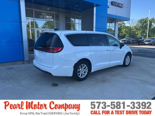 Bright White Clearcoat 2024 Chrysler Pacifica Touring-L
