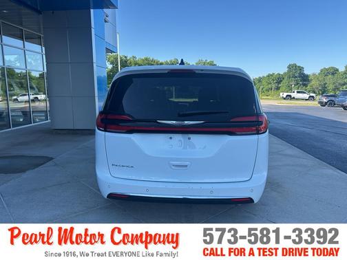 Bright White Clearcoat 2024 Chrysler Pacifica Touring-L