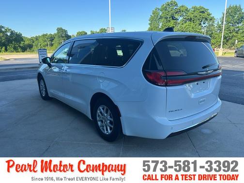 Bright White Clearcoat 2024 Chrysler Pacifica Touring-L