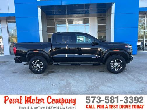 Onyx Black 2024 GMC Canyon AT4
