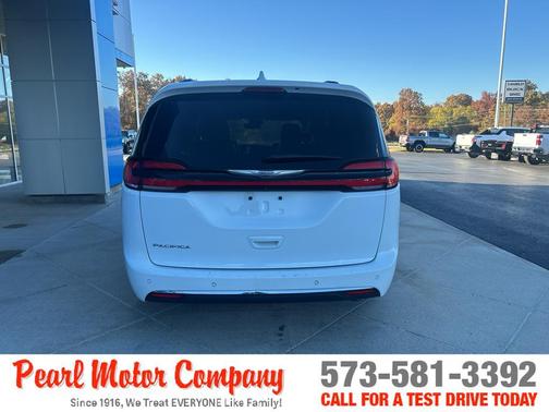 2022 Chrysler Pacifica Touring-L