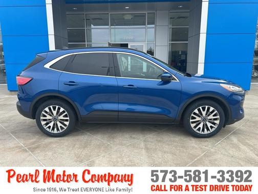 2022 Ford Escape Titanium Hybrid