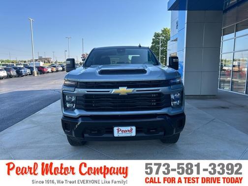 Sterling Gray Metallic 2026 Chevrolet Silverado 2500 Custom