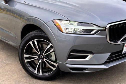 2020 Volvo XC60 Recharge Plug-In Hybrid T8 Momentum