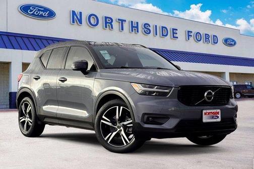 2022 Volvo XC40 T5 R-Design