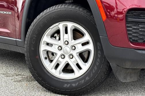 2023 Jeep Grand Cherokee LAREDO