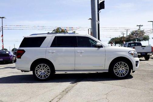 Star White 2022 Ford Expedition Platinum