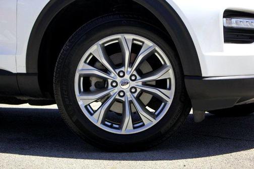 Star White 2023 Ford Explorer XLT