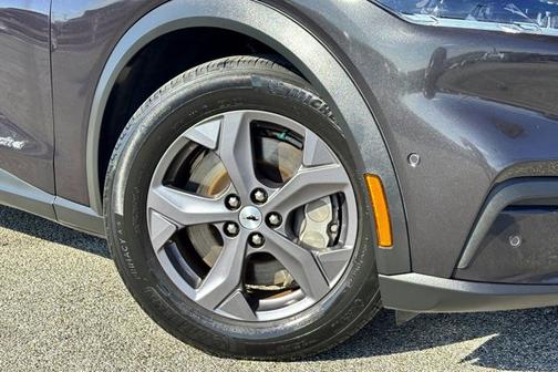 2022 Ford Mustang Mach-E SELECT