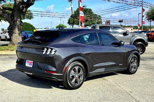 2022 Ford Mustang Mach-E SELECT